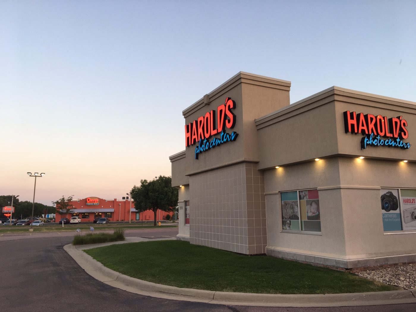 Slim Chickens Announces Second Location SiouxFalls Business