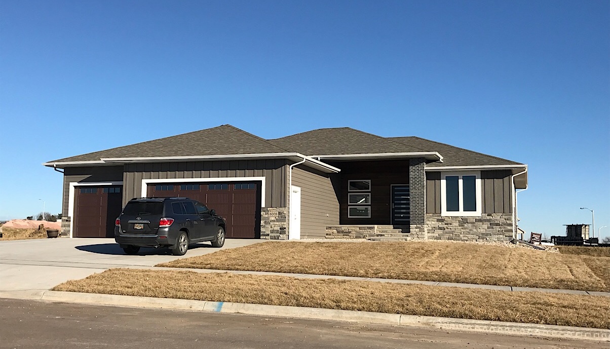 Top sale Acreage in rural Harrisburg neighborhood for 800,000 SiouxFalls.Business