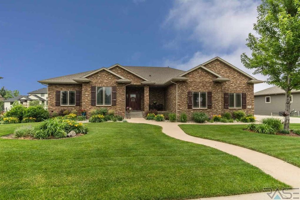 House featured on Parade of Homes tops sales report at 1.3M