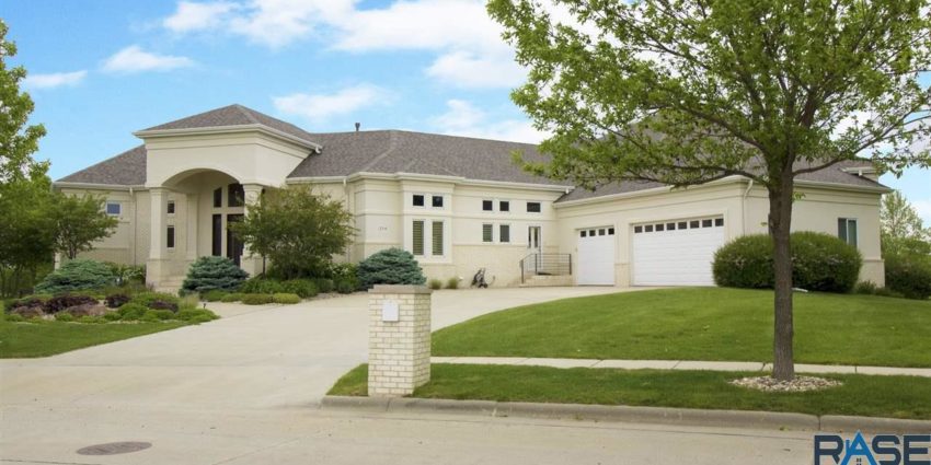 Magnificent home in south Sioux Falls filled with extras