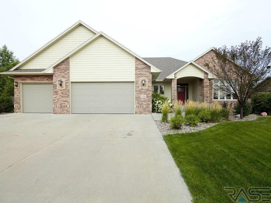 Top sale 1.5M for 7bedroom home with indoor gun range SiouxFalls