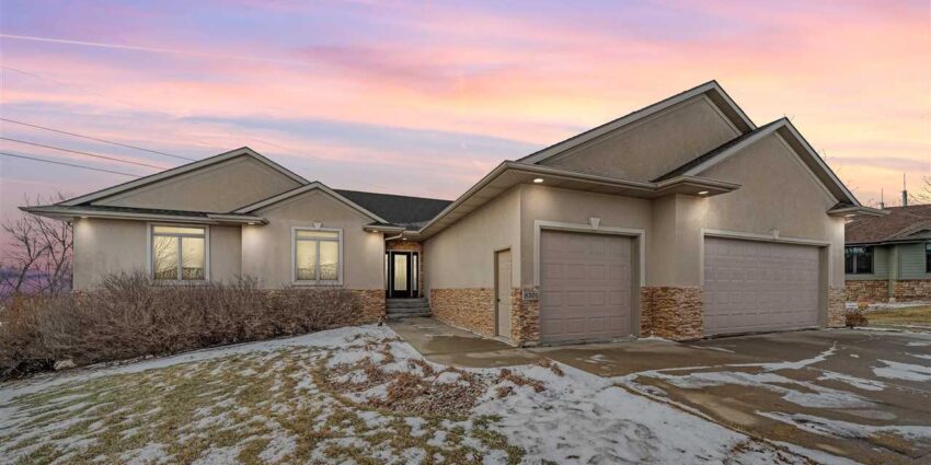 Striking ranch home sits on more than an acre in south Sioux Falls