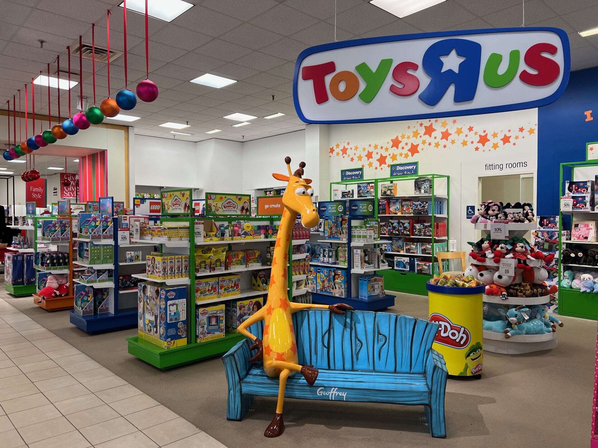 Toys R Us is open inside Sioux Falls Macy's 